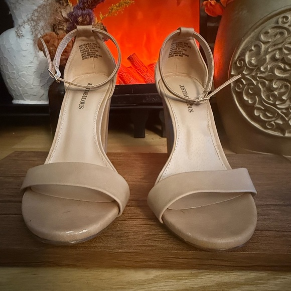 Just fab Tan Block Heel Sandals 3” heel - Picture 4 of 7